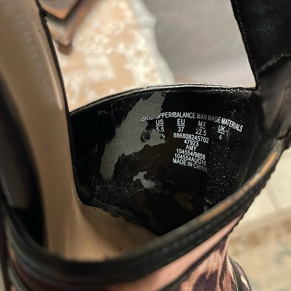 Charles Jourdan Brown and Black Heels with Open-Toe Design and Crisscross Straps - Picture 13 of 14